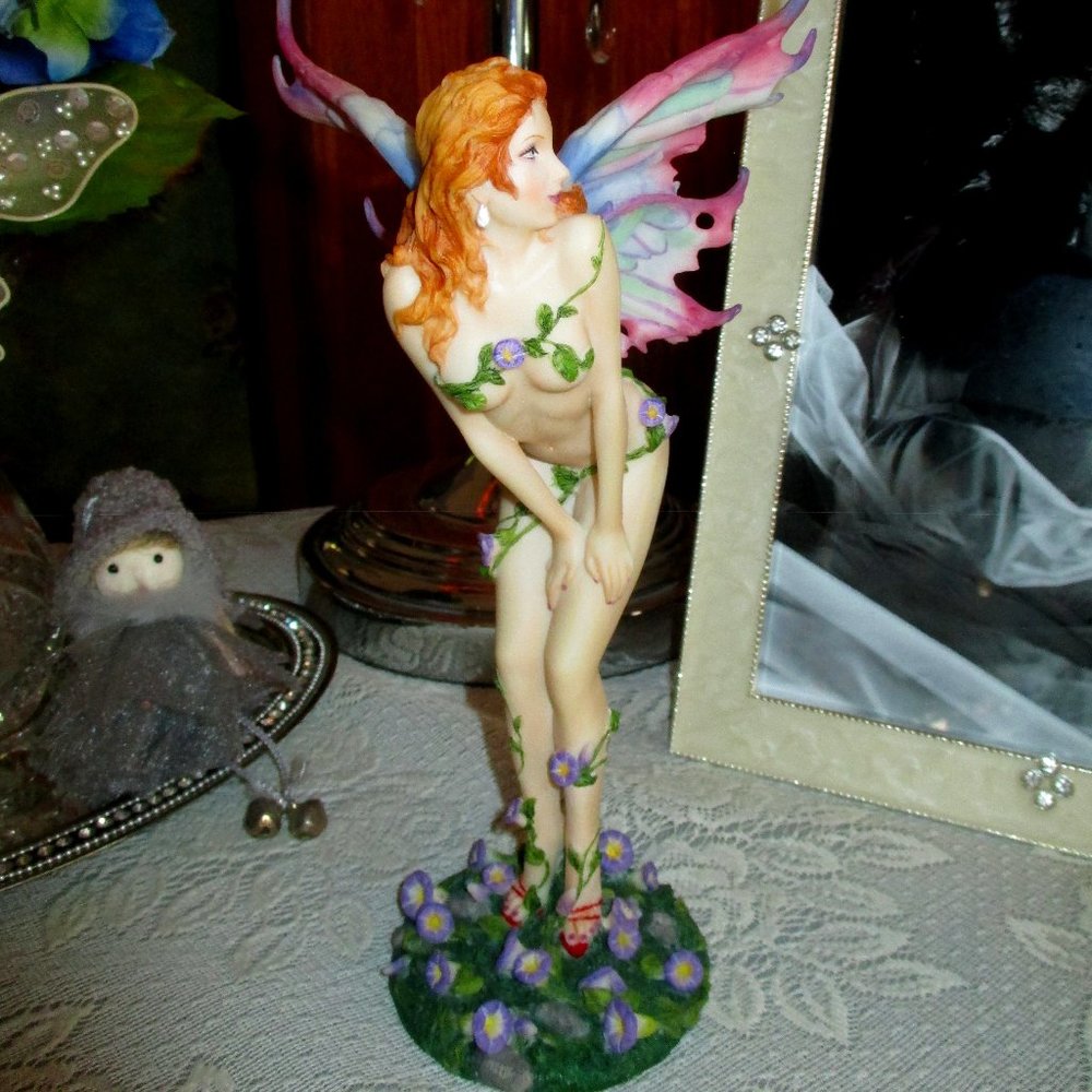 Veronese Fairy Statue - Picture 2 of 11